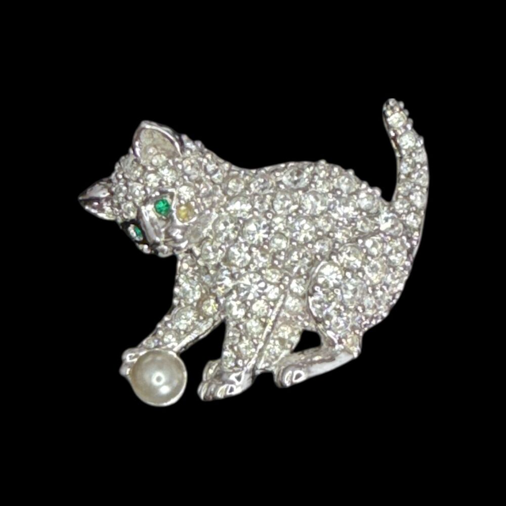 Vintage Rhinestone Cat Brooch Silver Tone Crystal Kitty Pin Pearl Ball - Picture 2 of 5
